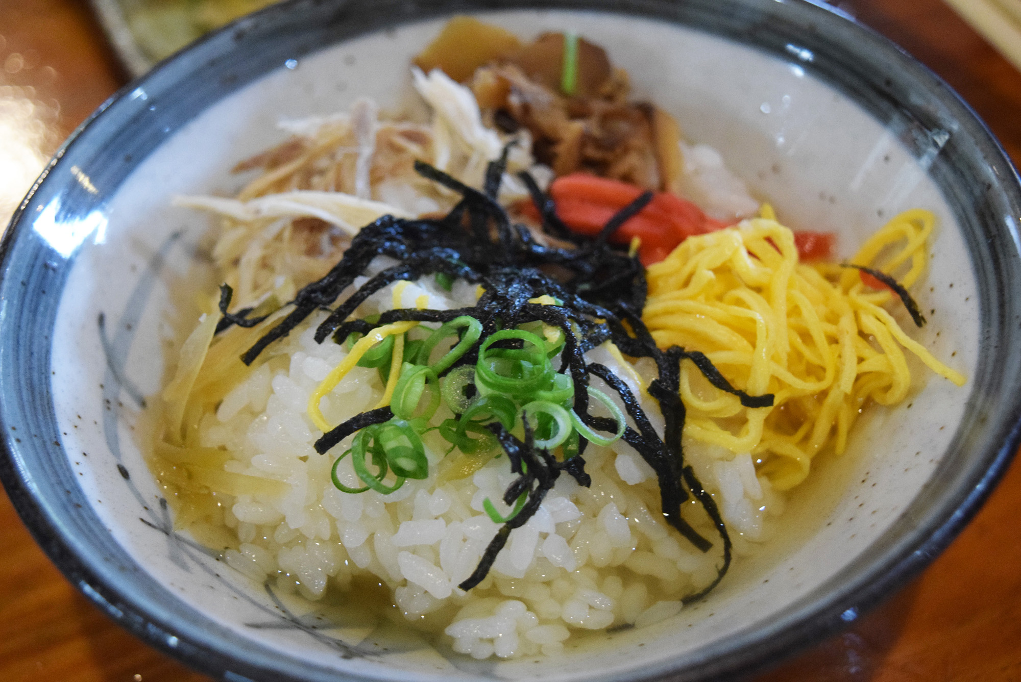 スープをかけたご飯の写真。