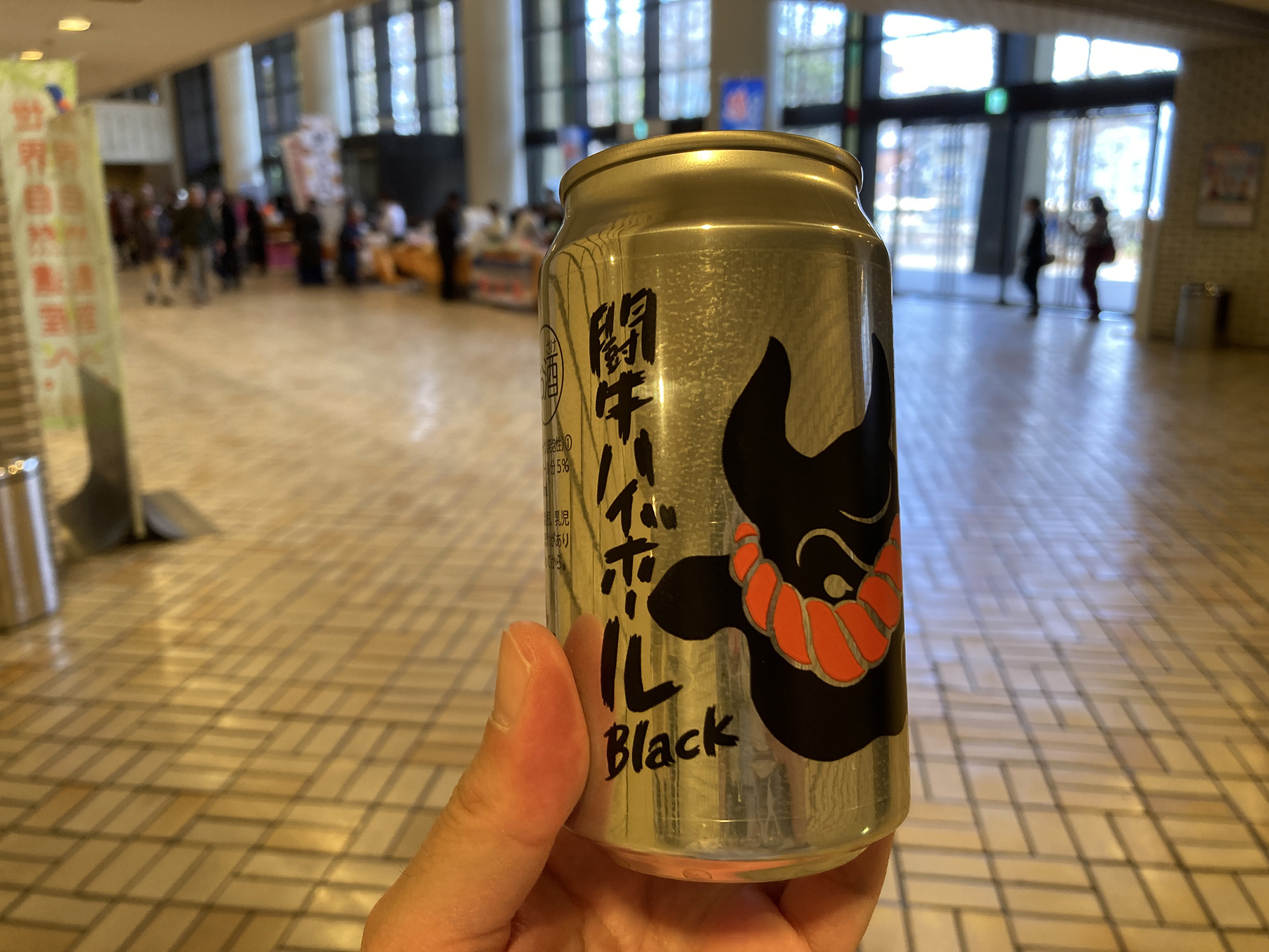 「闘牛ハイボール」の缶の写真。