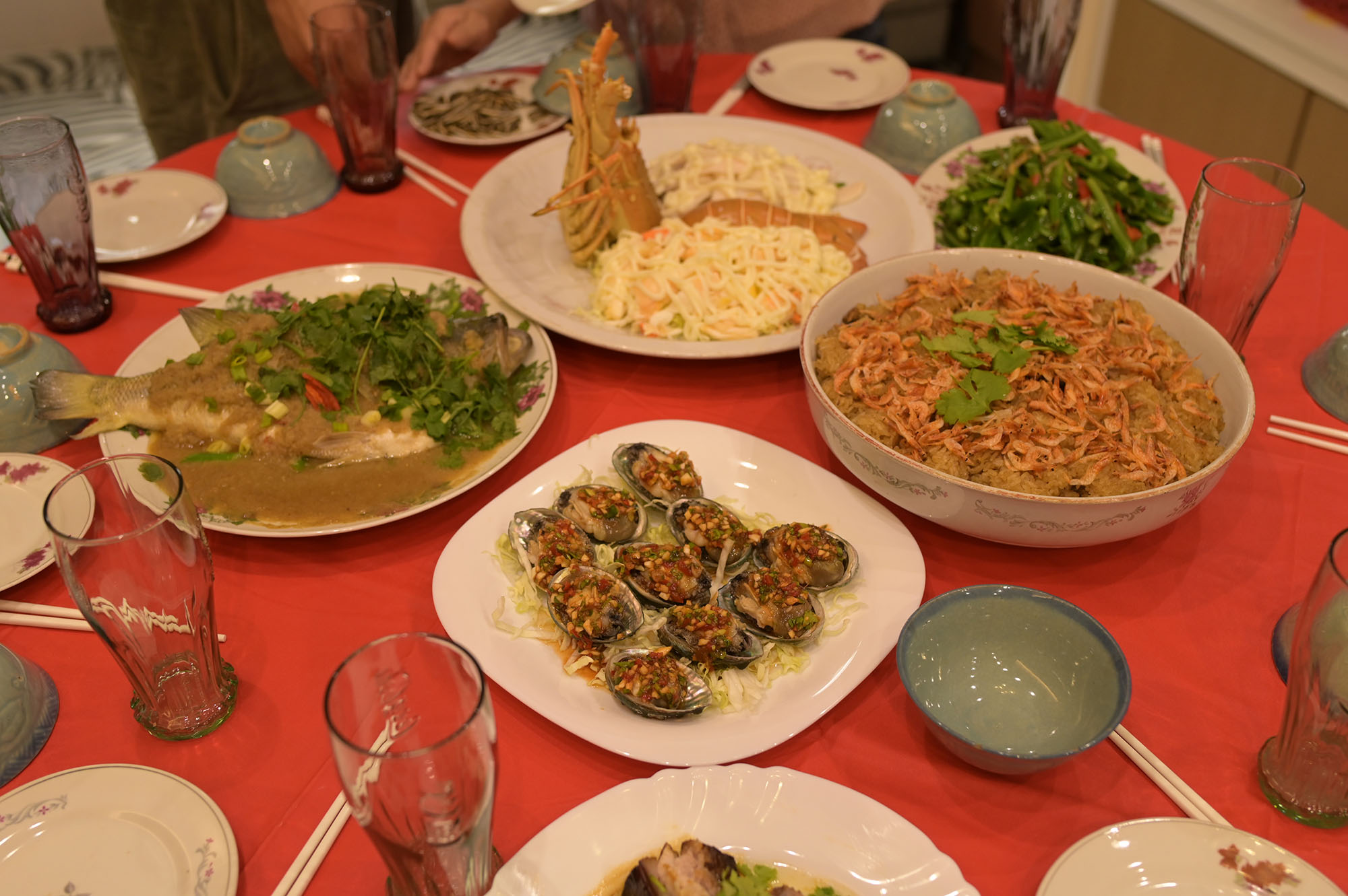 台湾で結婚式やお祭りなどで振る舞われてきた伝統的な辦桌料理の写真。